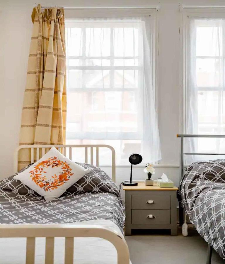 Homestay Near Tottenham Hotspur Stadium London Eksteriør billede