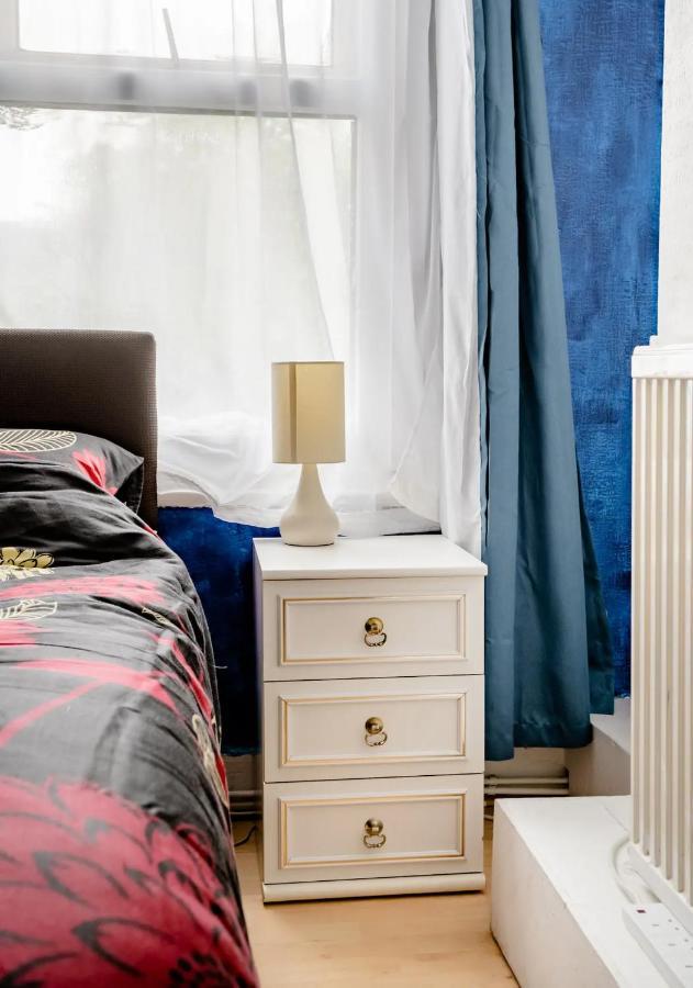 Homestay Near Tottenham Hotspur Stadium London Eksteriør billede