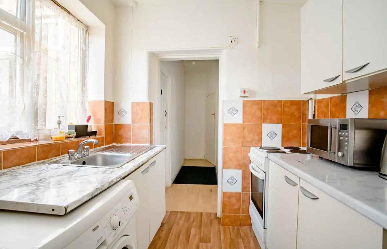 Homestay Near Tottenham Hotspur Stadium London Eksteriør billede