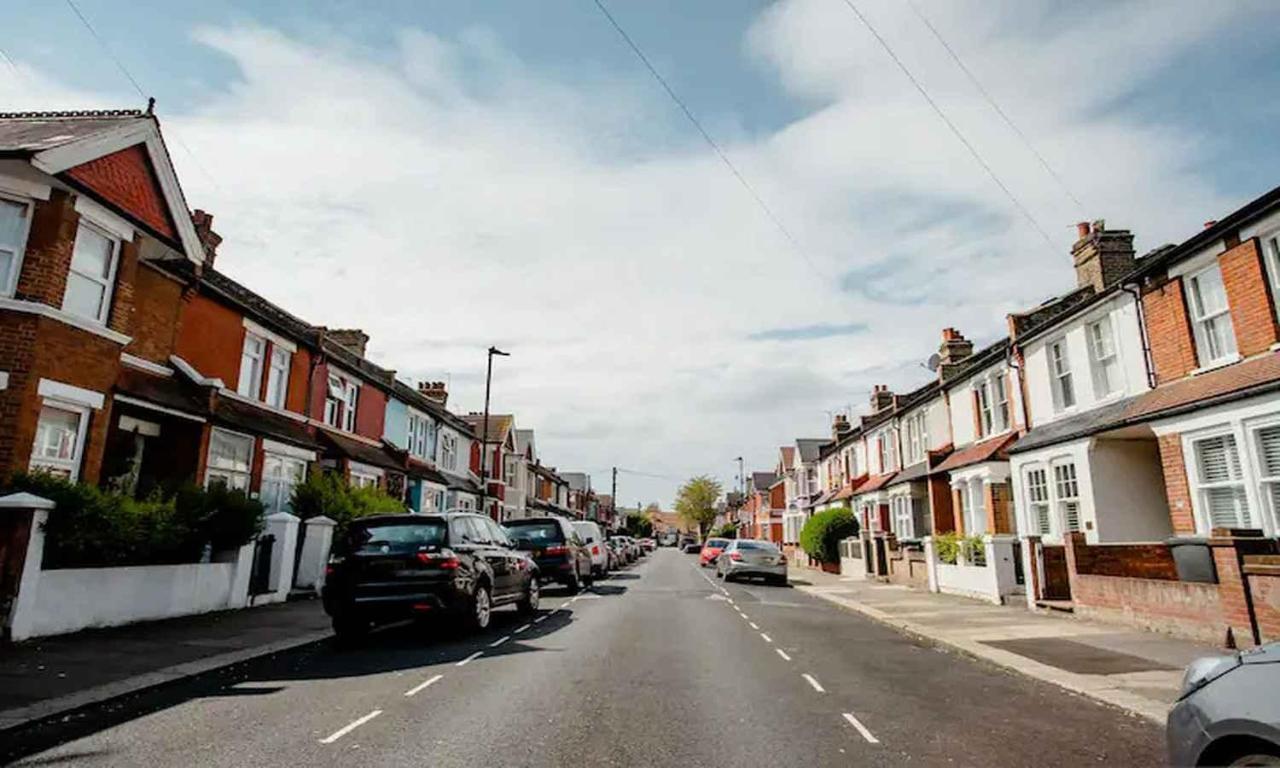 Homestay Near Tottenham Hotspur Stadium London Eksteriør billede