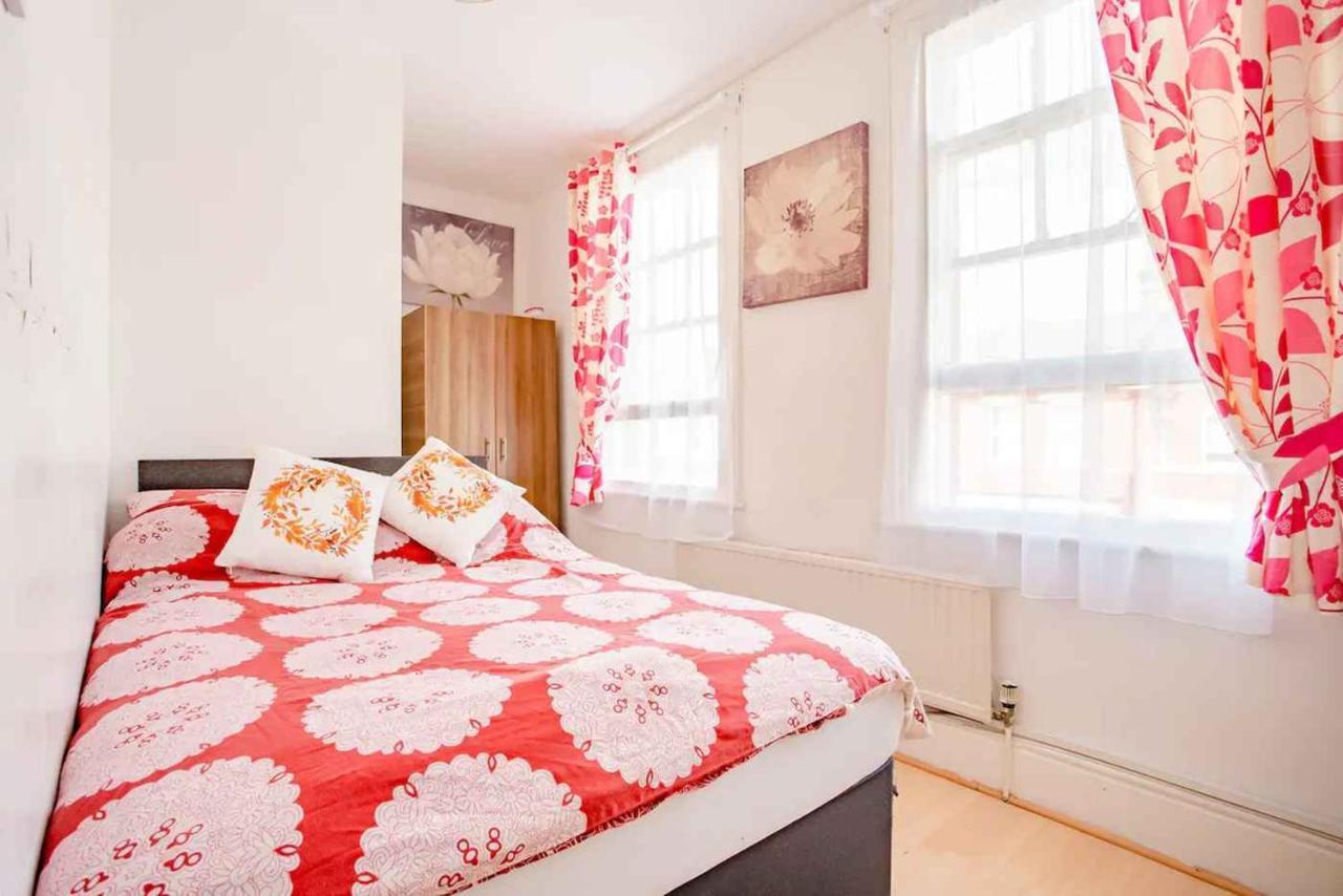 Homestay Near Tottenham Hotspur Stadium London Eksteriør billede
