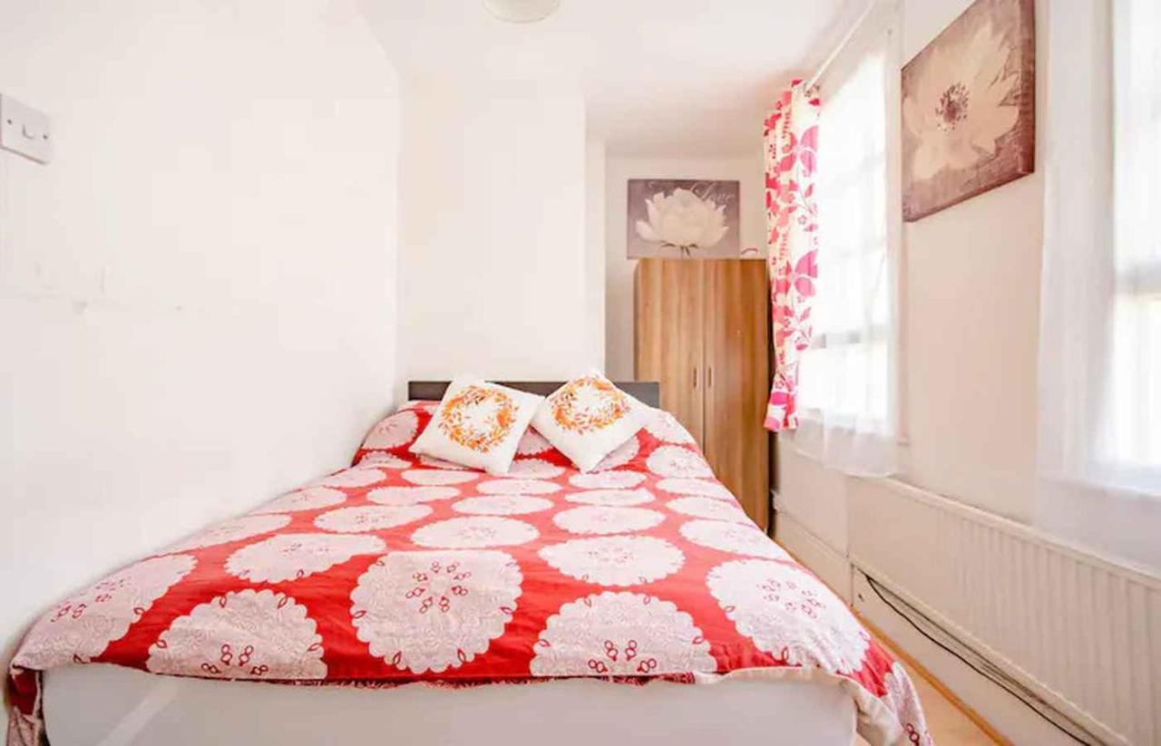 Homestay Near Tottenham Hotspur Stadium London Eksteriør billede